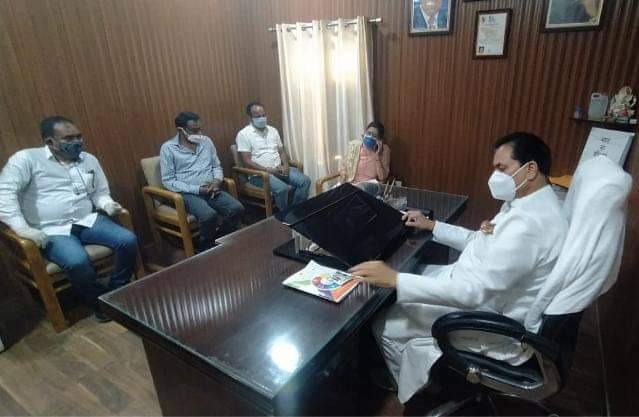 विधानसभा अध्यक्ष प्रेमचंद अग्रवाल ने जनप्रतिनिधियों के साथ बैठक ली बैठक में सभी जनप्रतिनिधियों को बोला गया कि पूरे क्षेत्र में कोई भी आदमी कोरोना के संक्रमण से पीड़ित हो उसको तुरंत सहायता में सहयोग करें और गरीब लोगों को कुछ अनुदान देने की बात कहीं