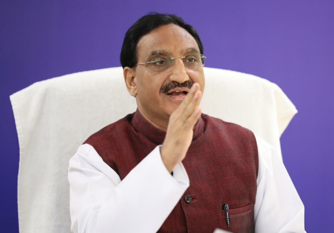 हरिद्वार सांसद व केंद्रीय शिक्षा मंत्री निशंक ने डीएम की मांग पर अपने संसदीय क्षेत्र के लिए डेढ़ करोड़ रुपए की दी सहायता राशि