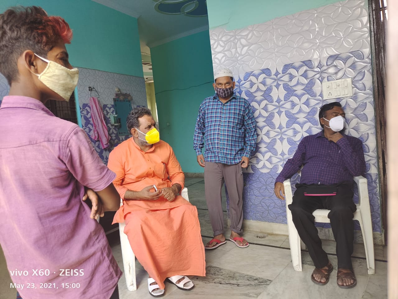 राज्यमंत्री स्वामी यतीश्वरानन्द ने किया गांवों का दौरा, कोरोना पीड़ितों से की मुलाकात*