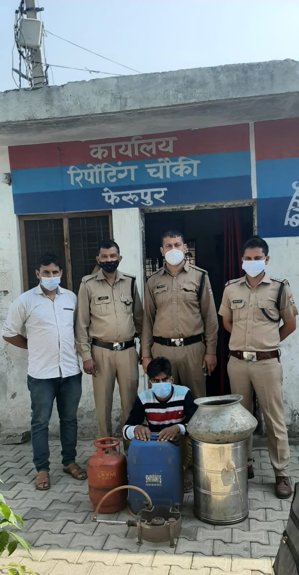 पथरी। क्षेत्र में कोरोना महामारी के चलते नशे के कारोबारियों पर शिकंजा कस्ती  पथरी पुलिस