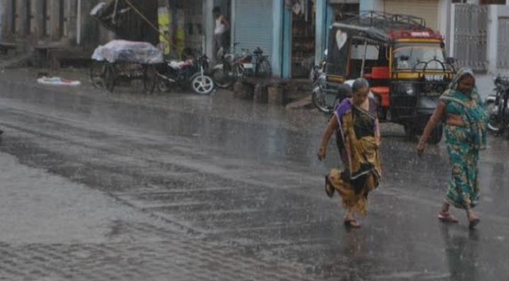 हरिद्वार में मौसम का बदला मिजाज कड़ाके की भीषण गर्मी से ग्रामीणों को राहत रिमझिम बारिश ने खिलाए ग्रामीणों के चेहरे अब अनेक बीमारिया होंगी कम