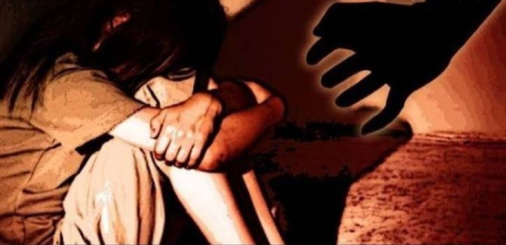 युवती को नशे का पदार्थ खिलाकर किया बलात्कार बताने पर जान से मारने दी धमकी,