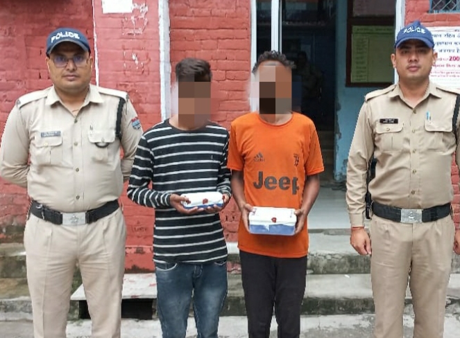 हरिद्वार पुलिस द्वारा चोरी का सामान बरामद करते हुए दो टप्पेबाजों चोरो को किया गिरफ्तार,