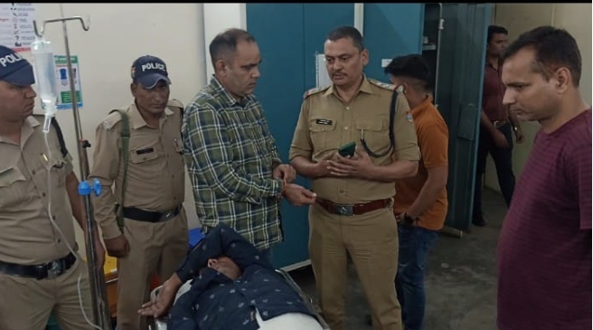 बिग ब्रेकिंग लक्सर।  पुलिस की बदमाशों के साथ मुठभेड़ पुलिस की फायरिंग में एक बदमाश को लगी गोली