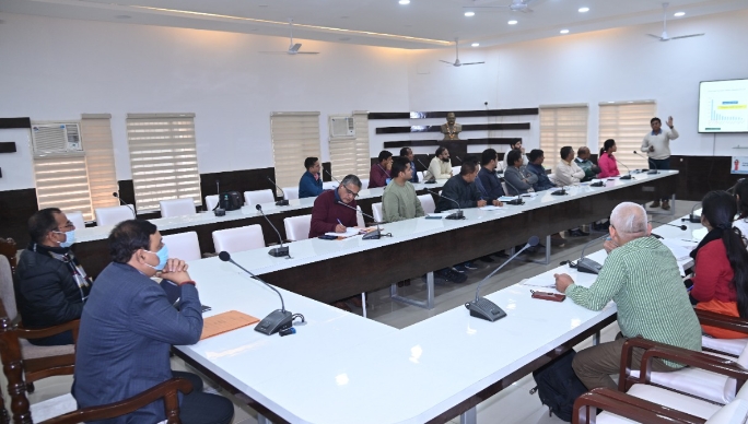 जिलाधिकारी की अध्यक्षता में मंगलवार को कलक्ट्रेट सभागार में नियमित टीकाकरण जिला टास्क फोर्स समिति की बैठक का आयोजित किया।