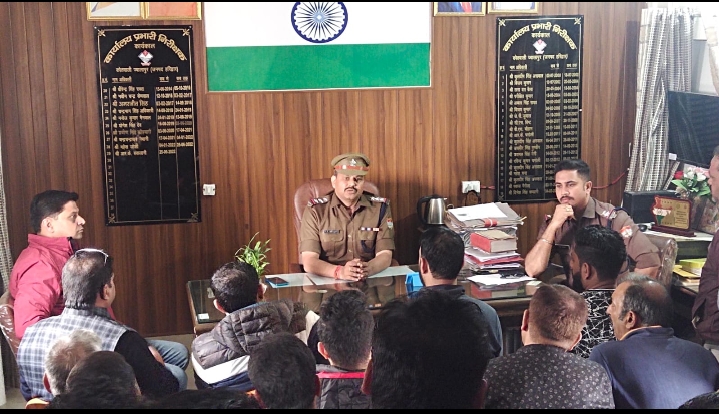 मेडिकल स्टोर पर सीसीटीवी कैमरे अनिवार्य मेडिकल संचालकों की बैठक में पुलिस की कड़ी चेतावनी नशीली दवाइयां बेची तो जाना पड़ेगा जेल