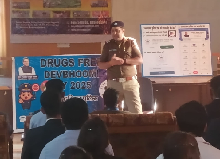 ड्रग्स फ्री देवभूमि मिशन के अंतर्गत हरिद्वार को नशा मुक्त करने हेतु एसएसपी हरिद्वार अजय सिंह द्वारा मुहिम को आगे बढ़ाते हुवे थानाध्यक्ष बहादराबाद नितेश शर्मा ने अपनी पुलिस टीम के साथ छात्रों को किया जागरूक।