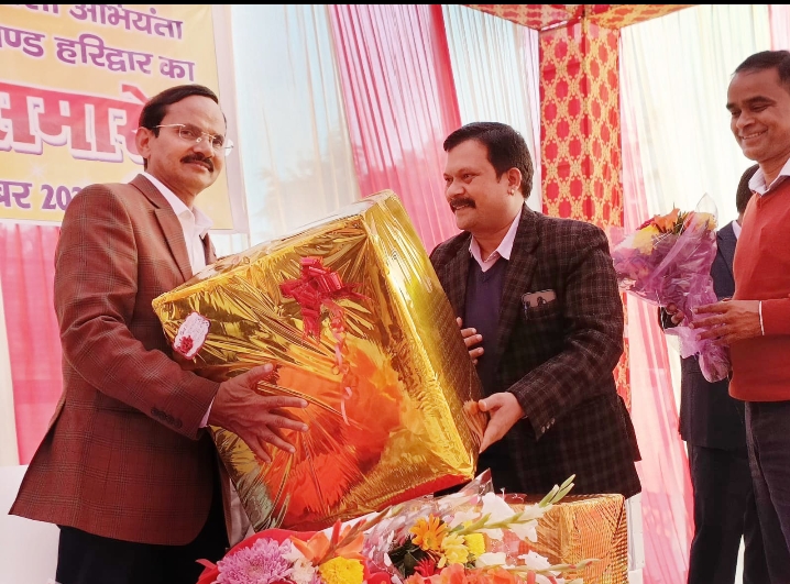 अधिशासी अभियंता ग्रामीण निर्माण विभाग राम जी लाल का सेवा निवृत्ति समारोह बुधवार को ग्रामीण निर्माण विभाग कार्यालय परिसर में आयोजित किया गया।