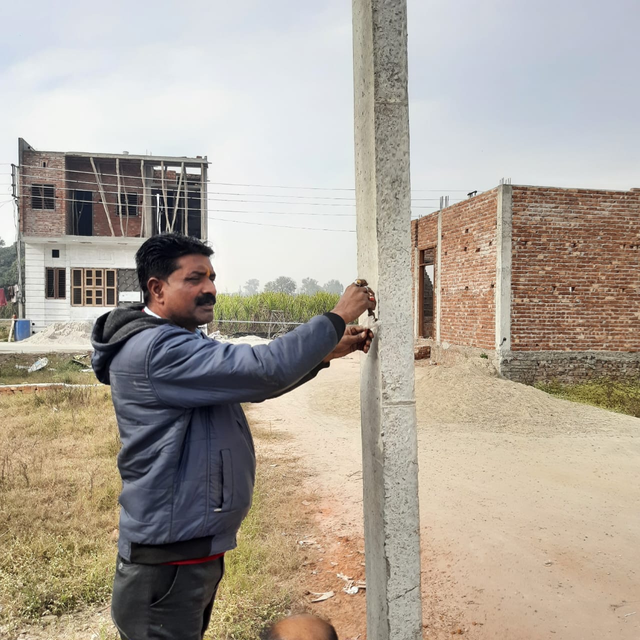 जिलाधिकारी/उपाध्यक्ष हरिद्वार-रूड़की विकास प्राधिकरण विनय शंकर पाण्डेय के आदेशों के क्रम में हरिद्वार-रूड़की विकास प्राधिकरण द्वारा लगातार कई अवैध सम्पत्तियों को सील करने, अवैध निर्माण को ढहाने तथा अवैध प्लाटिंग को ध्वस्त करने की कार्रवाई जारी है। उसी सिलसिले में मंगलवार को भी अवैध निर्माण/कालोनी को सील करने की कार्रवाई की गयी।