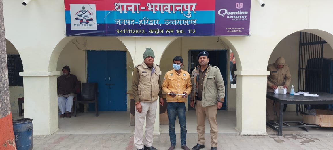 *अवैध चाकू के साथ एक अभियुक्त दबोचा*