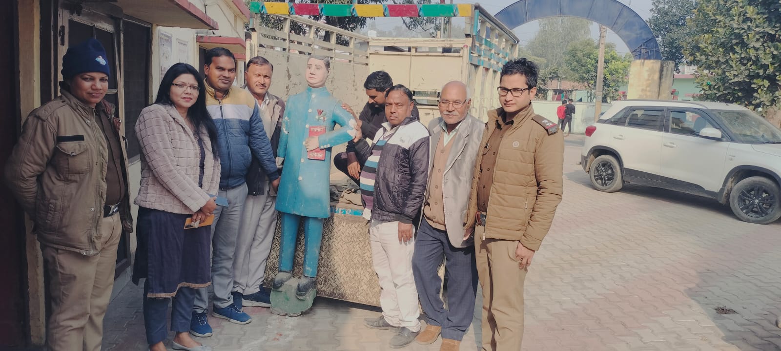 हरिद्वार पथरी थाने में सन 1996 से बाबा साहेब भीमराव अंबेडकर की प्रतिमा थाने में रखी हुई थी जिसको सोमवार को नवनिर्वाचित जिला पंचायत सदस्य दर्शना व पूर्व कैबिनेट मंत्री स्वामी यतिस्वरानंद के सहयोग से धनपुरा रविदास मंदिर में प्रतिमा को रखवाया।