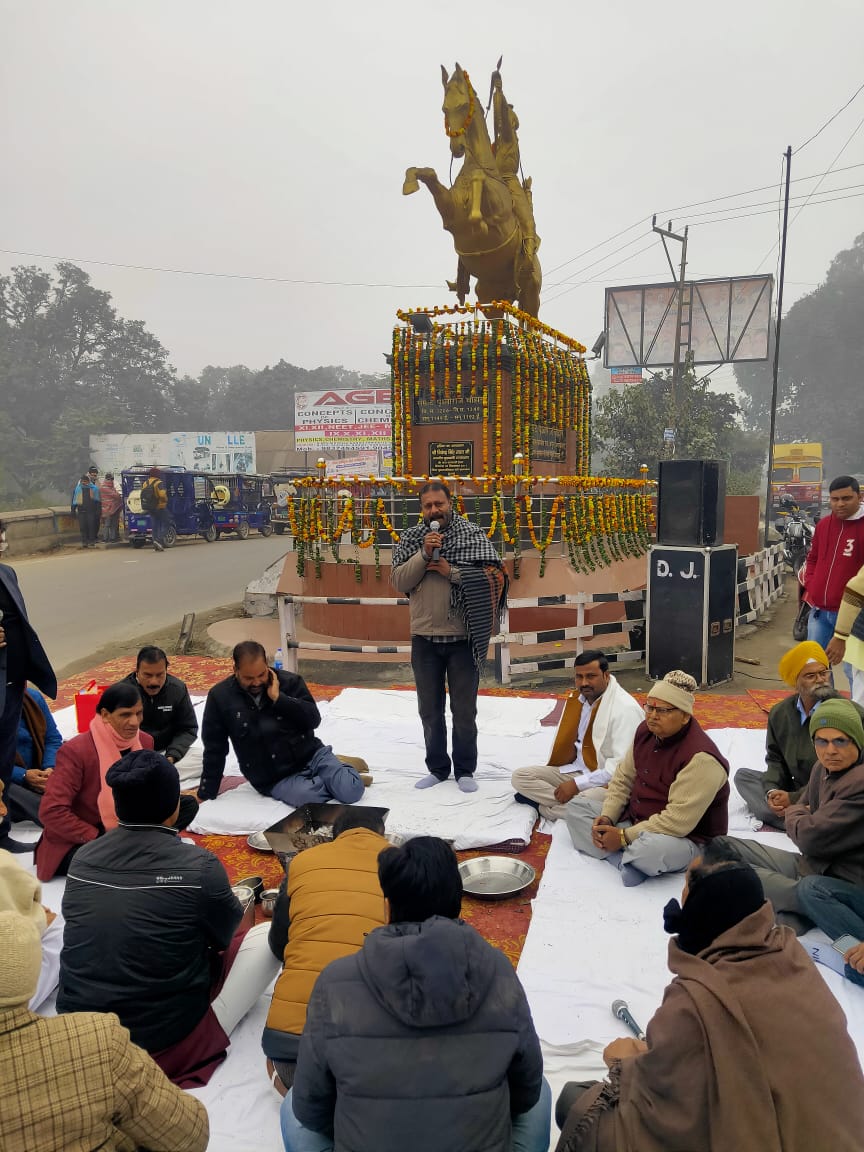 बहादराबाद। क्षत्रिय सम्राट पृथ्वीराज चौहान की प्रतिमा का स्थापना दिवस समारोह मनाया गया l