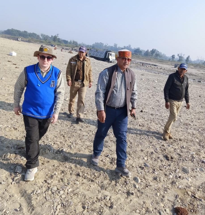 अपर जिलाधिकारी (वित्त/राजस्व)व खनन अधिकारी ने किया खनन क्षेत्रों का औचक निरीक्षण,