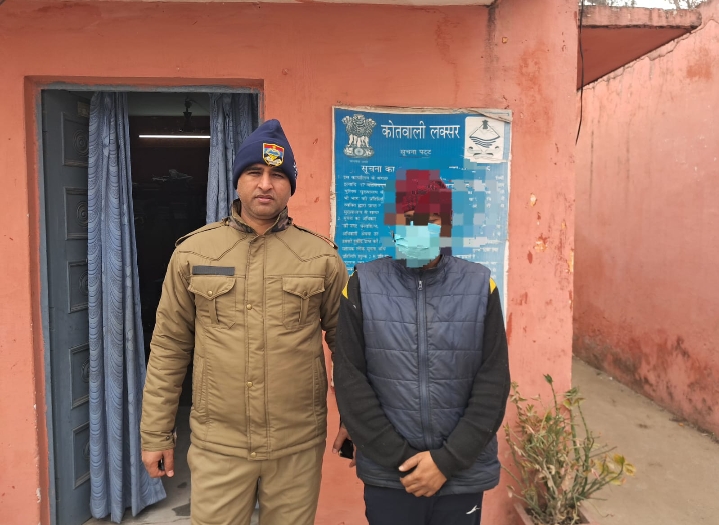 चोरी की मोटरसाइकिल के साथ एक अभियुक्त को किया गिरफतार