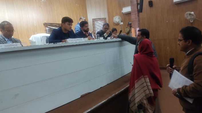 मुख्य विकास अधिकारी प्रतीक जैन की अध्यक्षता में मंगलवार को नगर निगम रूड़की में आमजन की समस्याओं के निराकरण हेतु तहसील दिवस का आयोजन किया गया।