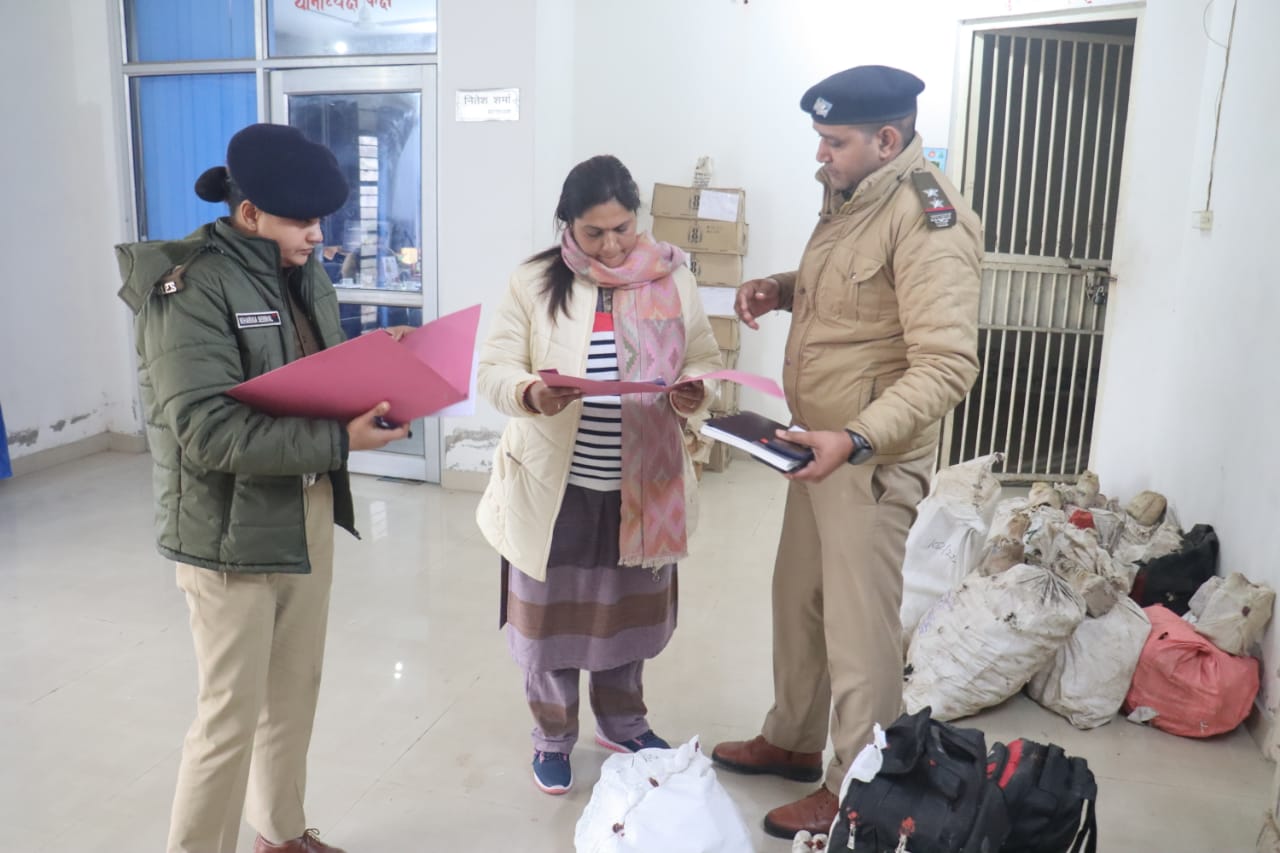 मुख्य न्यायिक मजिस्ट्रेट हरिद्वार के आदेश पर तहसीलदार श्रीमती रेखा आर्य, पुलिस क्षेत्राधिकारी निहारिका सेमवाल और थानाध्यक्ष नितेश शर्मा द्वारा कुल 748 लीटर शराब को किया विनष्टीकरण,