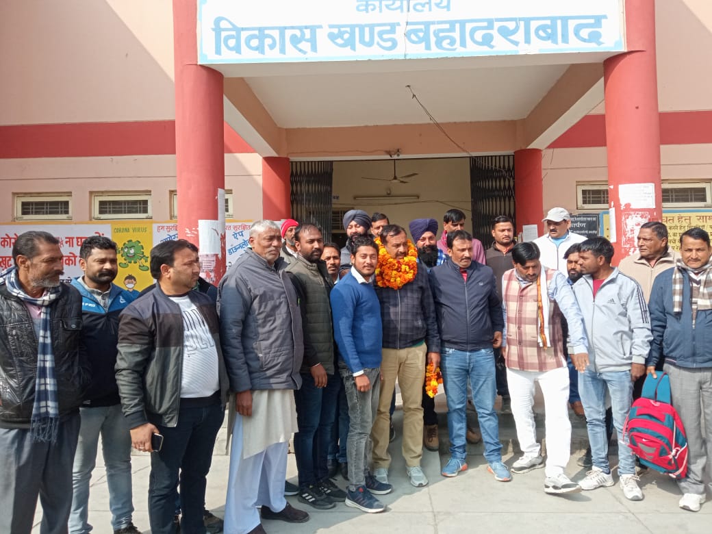 प्रधान संघटन ब्लॉक बहादराबाद के अध्यक्ष चुने गए ग्राम प्रधान विकास चौहान,