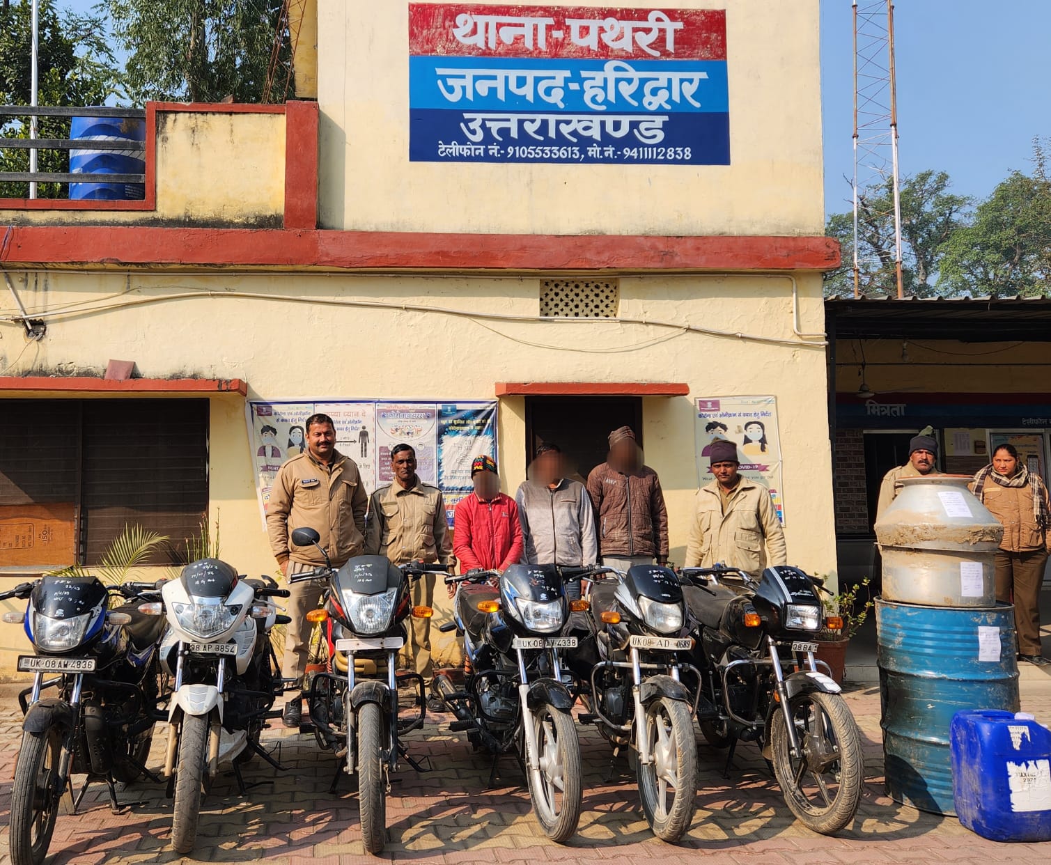   2 अभियुक्तों को सट्टा सामग्री व 6 बाइक के साथ किए गिरफ्तार, फरार अभियुक्तों की तलाश जारी