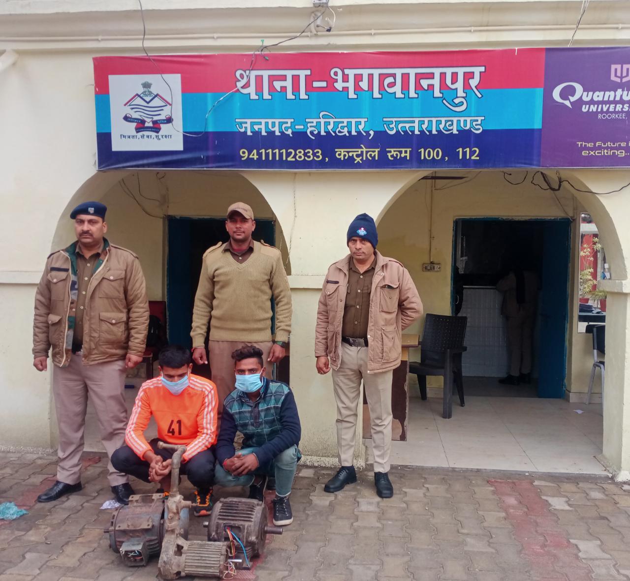 किसानों के खेतों से पानी की मोटर चुराने वाले 2 शातिर चोर अभियुक्तों को किया गिरफ्तार,चोरी की 3 मोटरें बरामद,