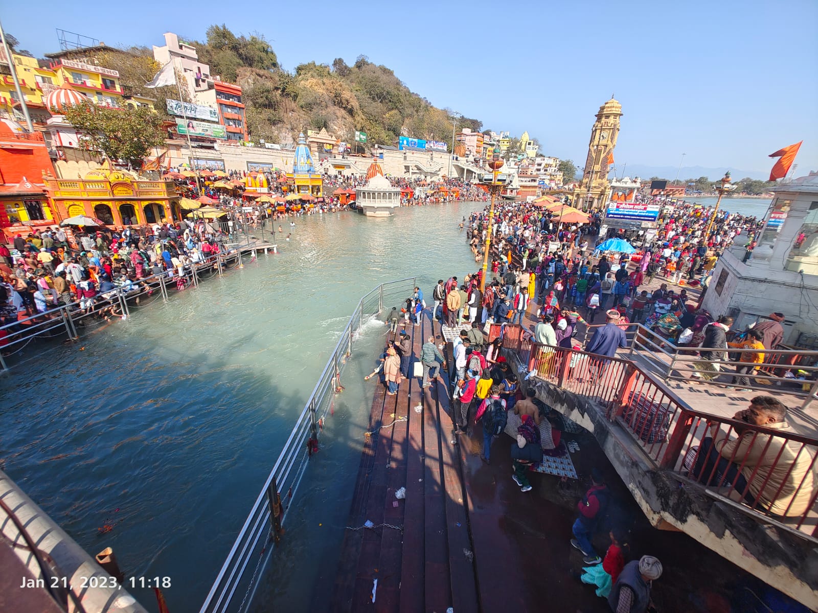 मौनी अमावस्या पर 2 लाख के करीब श्रद्धालुओं ने गंगा में डुबकी लगाई