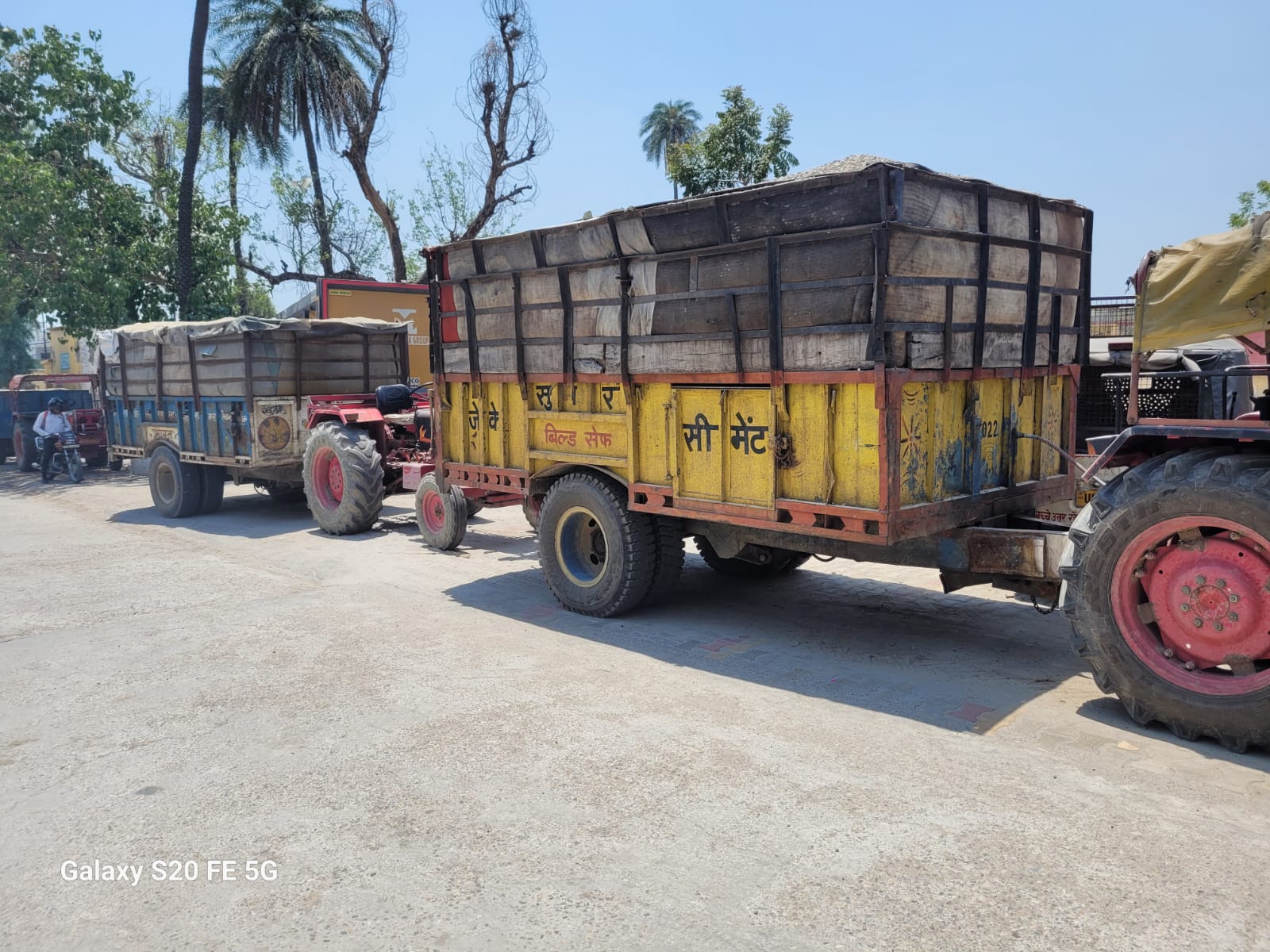 अवैध खनन व ओवरलोड में 02 ट्रेक्टर ट्रॉली को पुलिस ने किया सीज़