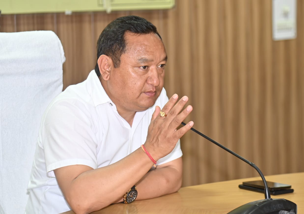 हरिद्वार: जिलाधिकारी धीराज सिंह गर्ब्याल तहसील दिवस, प्रतिदिन कार्य दिवसों में आमजनों की समस्याओं के निराकरण के साथ साथ सीएम हेल्पलाइन-1905 में दर्ज आमजनों की समस्याओं का निरंतर अनुश्रवण कर रहे हैं !