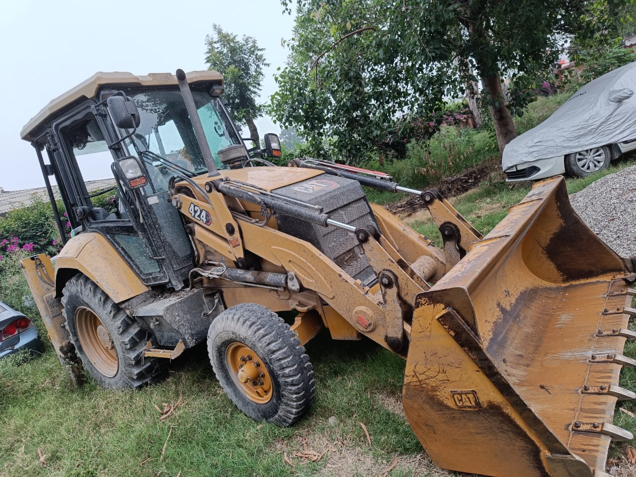 अवैध खनन पर पुलिस ने की कार्यवाही  01 JCB व 04 ट्रैक्टर ट्राली को किया सीज़