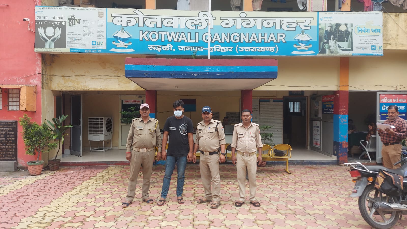 बाइक चोरी का आरोपी आया पुलिस गिरफ्त में स्मैक तस्करी के मामलों में पहले भी जा चुका जेल