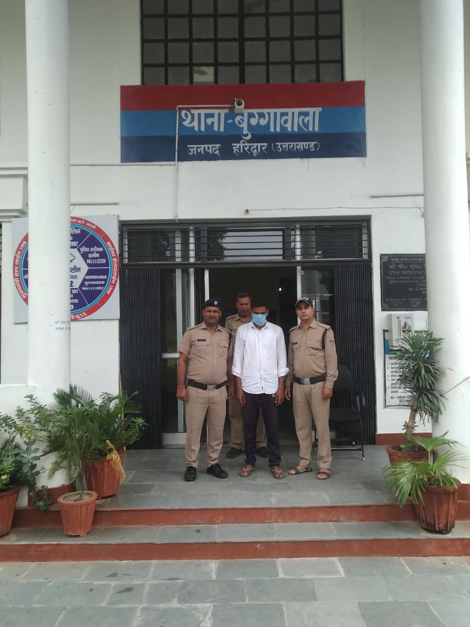 महिला से दुष्कर्म का आरोपी आया पुलिस गिरफ्त में  गिरफ्तारी से बचने के लिए लागतार ठिकाने बदल रहा था आरोपी