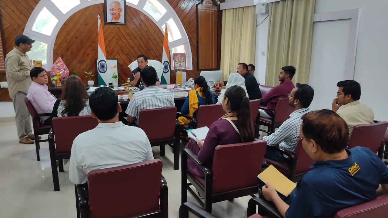 हरिद्वार: जिलाधिकारी/अध्यक्ष, जिला स्तरीय वनाधिकार समिति धीराज सिंह गर्ब्याल की अध्यक्षता में मंगलवार को कलक्ट्रेट में जनपद हरिद्वार, वन प्रभाग के क्षेत्रान्तर्गत अवस्थित टोंगिया वन ग्रामों-पुरुषोत्तम नगर, कमला नगर, हरिपुर टाँगिया, को राजस्व ग्राम बनाये जाने के सम्बन्ध में जिला स्तरीय समिति की बैठक आयोजित हुई।