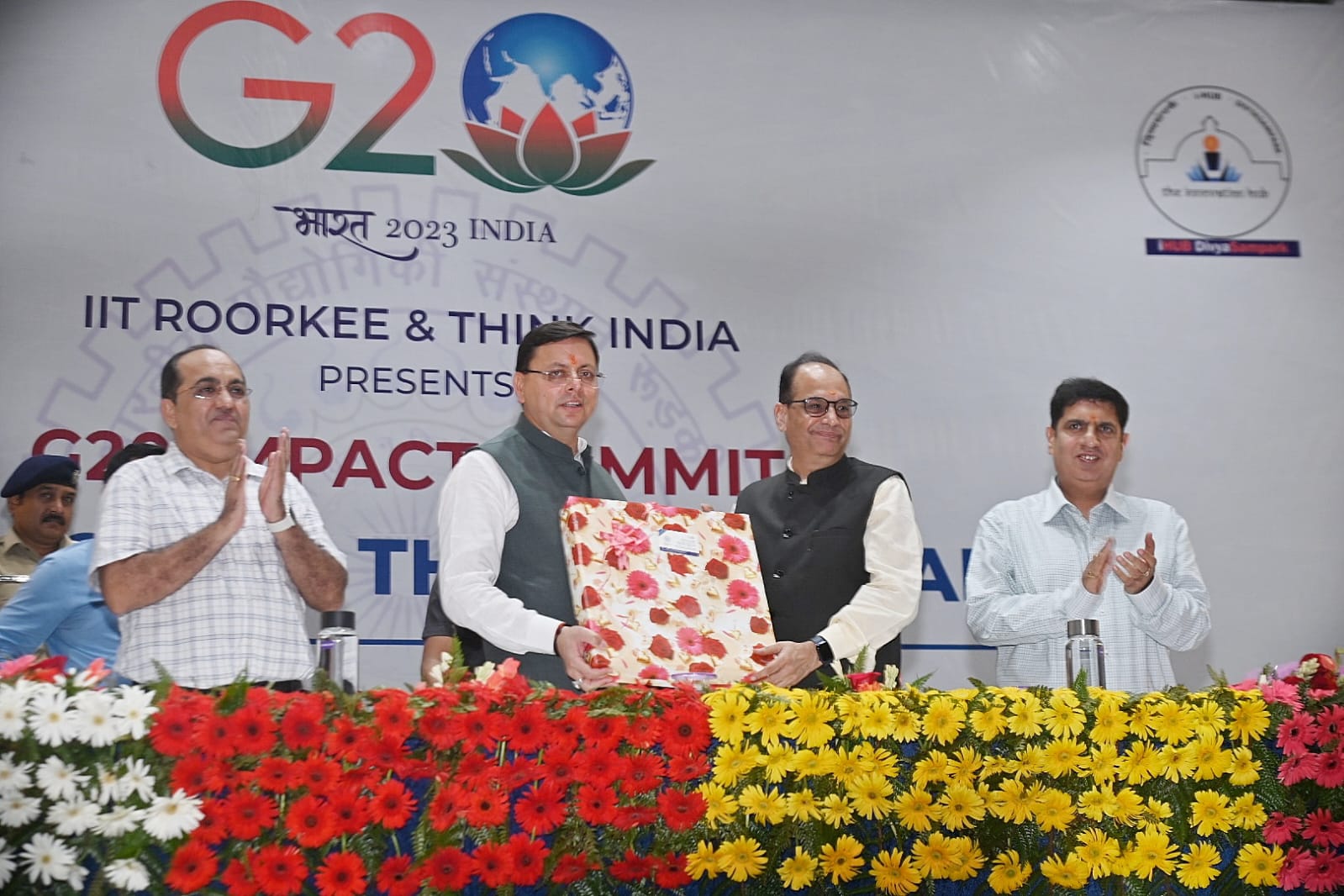 मुख्यमंत्री पुष्कर सिंह धामी ने बुधवार को भारतीय प्रौद्यागिकी संस्थान रूड़की के सभागार में थिंक इण्डिया के सहयोग से आयोजित ’’जी-20 इम्पैक्ट समिट: अनशीलिंग द पोटेंशियल’’ कार्यक्रम का दीप प्रज्ज्वलित कर शुभारम्भ किया।