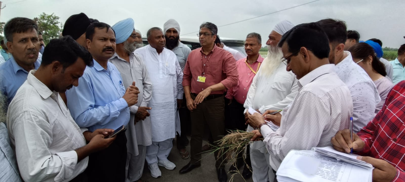 हरिद्वार हर्ष गुप्ता संयुक्त सचिव राष्ट्रीय आपदा प्रबन्धन प्राधिकरण भारत सरकार के नेतृत्व में बुधवार को जिलाधिकारी धीराज सिंह गर्ब्याल के साथ अन्तर मंत्रालयीय केन्द्रीय टीम ने लक्सर, रूड़की आदि क्षेत्रों में अतिवृष्टि की वजह से हुये नुकसान का व्यापक जायजा लिया।