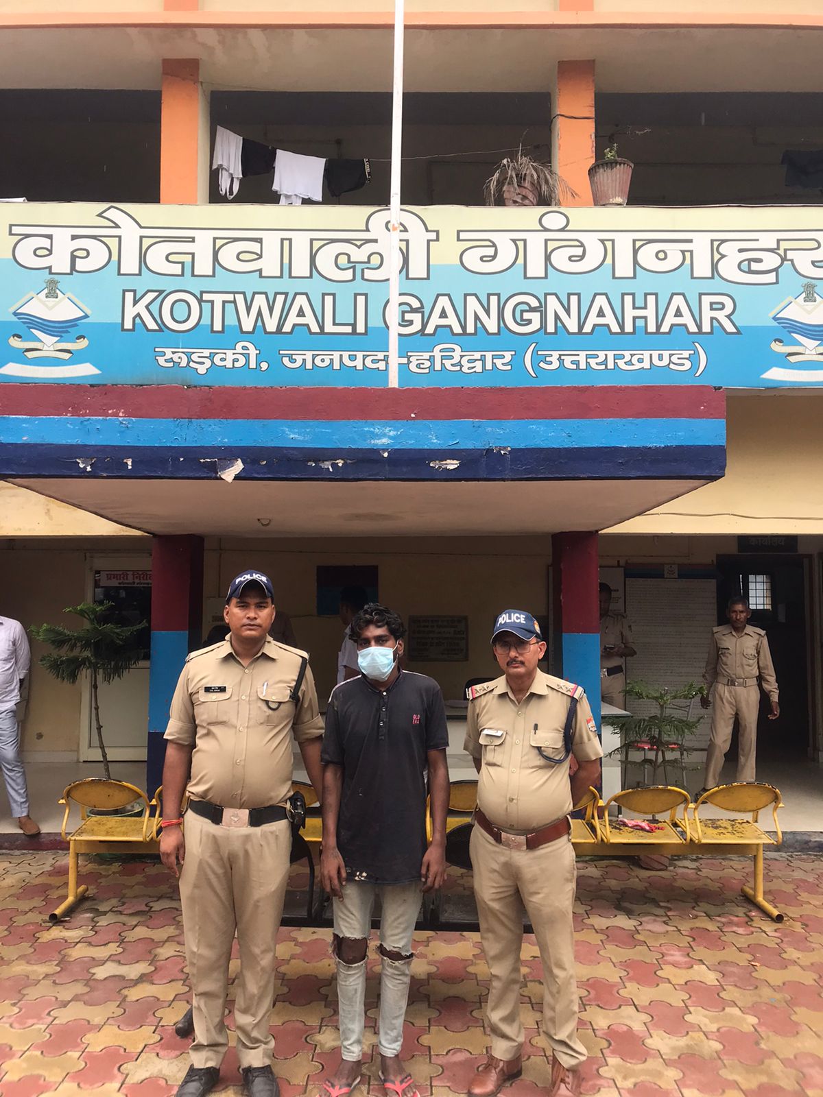 हरिद्वार पुलिस ने चंद घंटों में महिला की गोल्ड चेन का लुटेरा आया पुलिस गिरफ्त में,