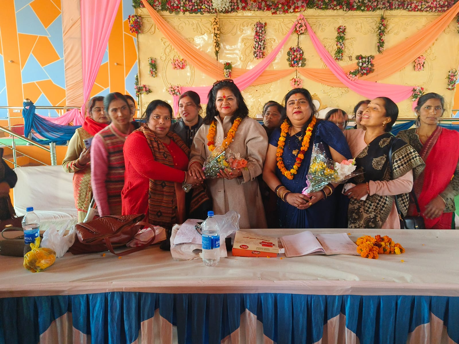 हरिद्वार बहादराबाद आंगनबाड़ी कार्यकर्ती सेविका मिनी कर्मचारी संगठन उत्तराखंड हरिद्वार जनपद की एक बैठक अशोक वाटिका सलेमपुर में आयोजित की गई ।