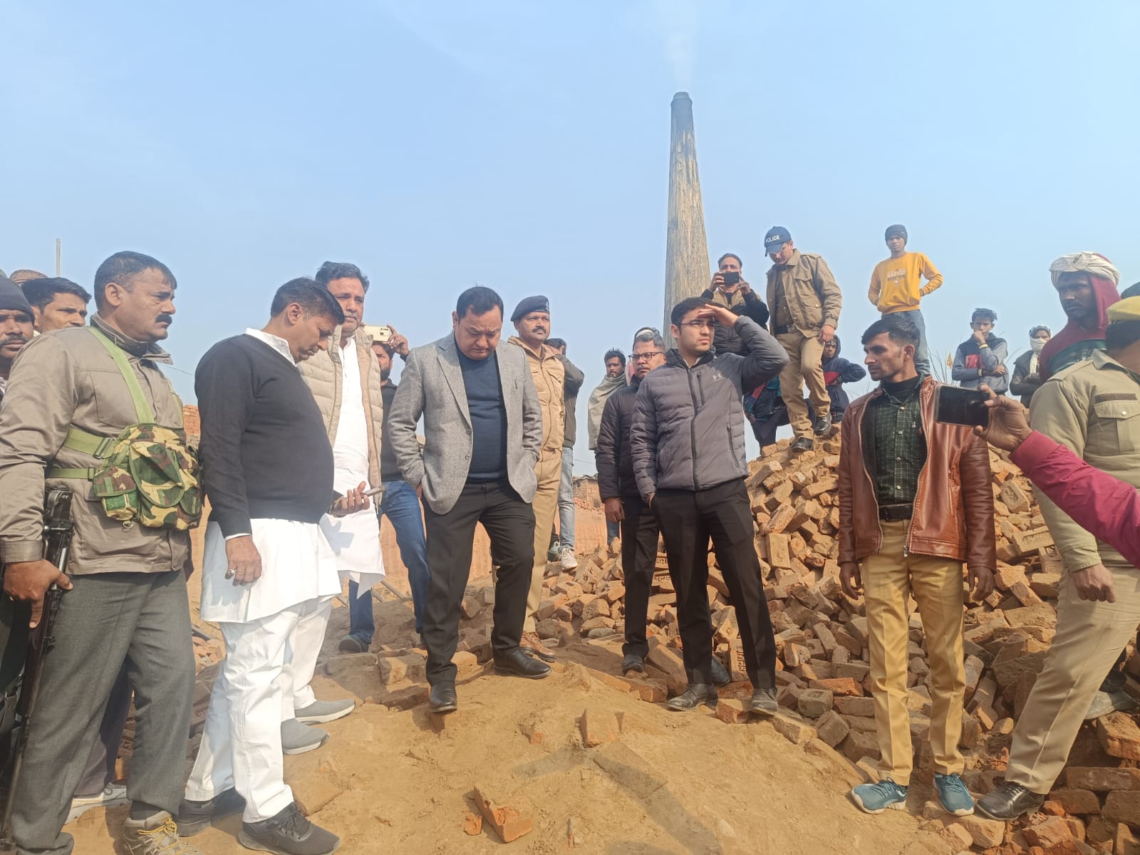 जिलाधिकारी ने दिये ग्राम लहबोली में ईंट भट्ठे की लोहे की प्लेट गिरने की घटना की मजिस्टेªटी जांच के आदेश  मुख्यमंत्री ने घटना में दिवंगत श्रमिकों के आश्रितों को  दो-दो लाख रूपये की आर्थिक सहायता देने की घोषणा की