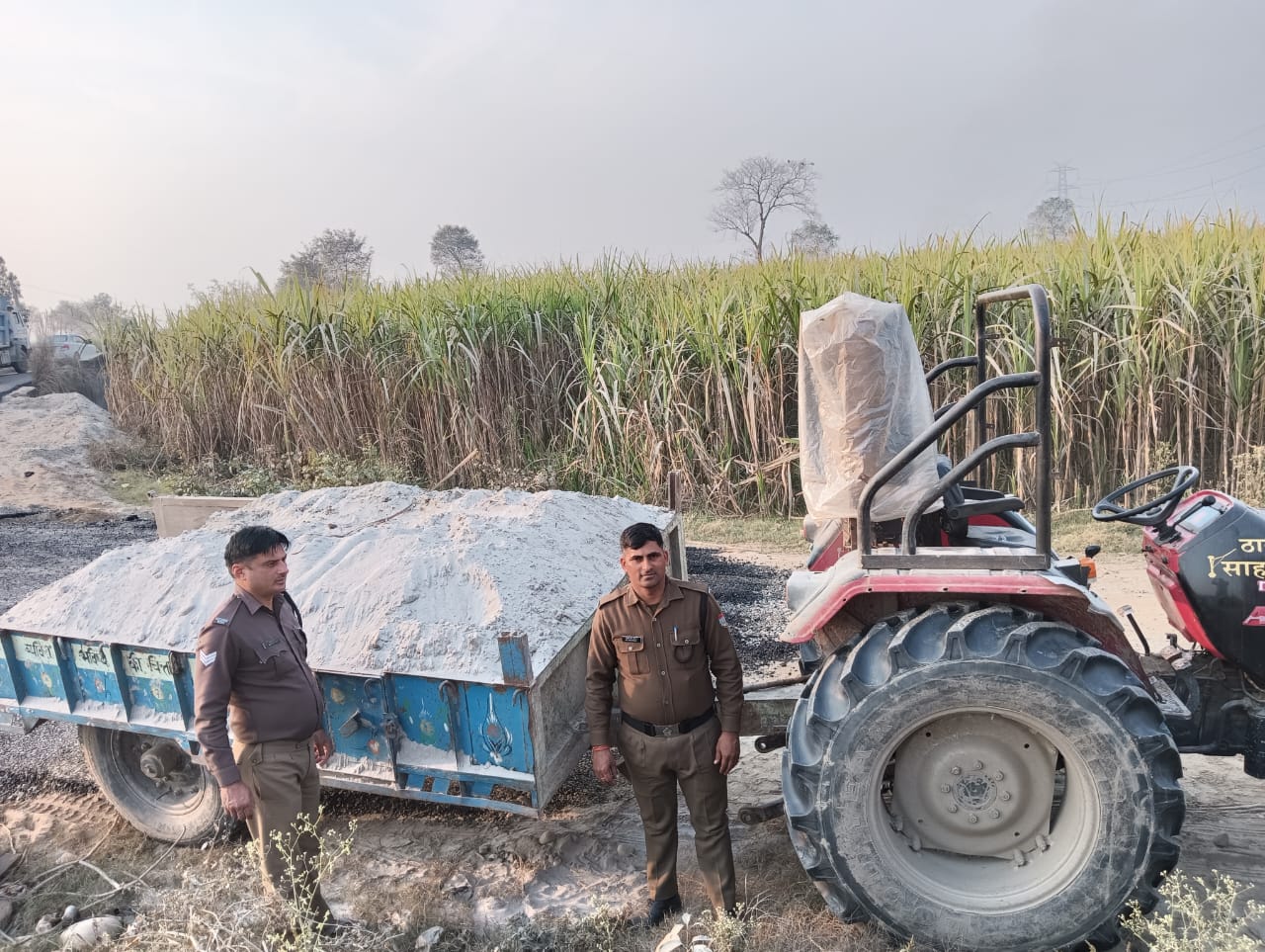  खानपुर पुलिस ने अवैध खनन/ओवर लोडिंग में कार्यवाही करते हुए 01 ट्रैक्टर ट्रॉली को अवैध खनन मे किया सीज    वरिष्ठ पुलिस अधीक्षक हरिद्वार ने दिये अवैध खनन के विरुद्व कार्यवाही के निर्देश