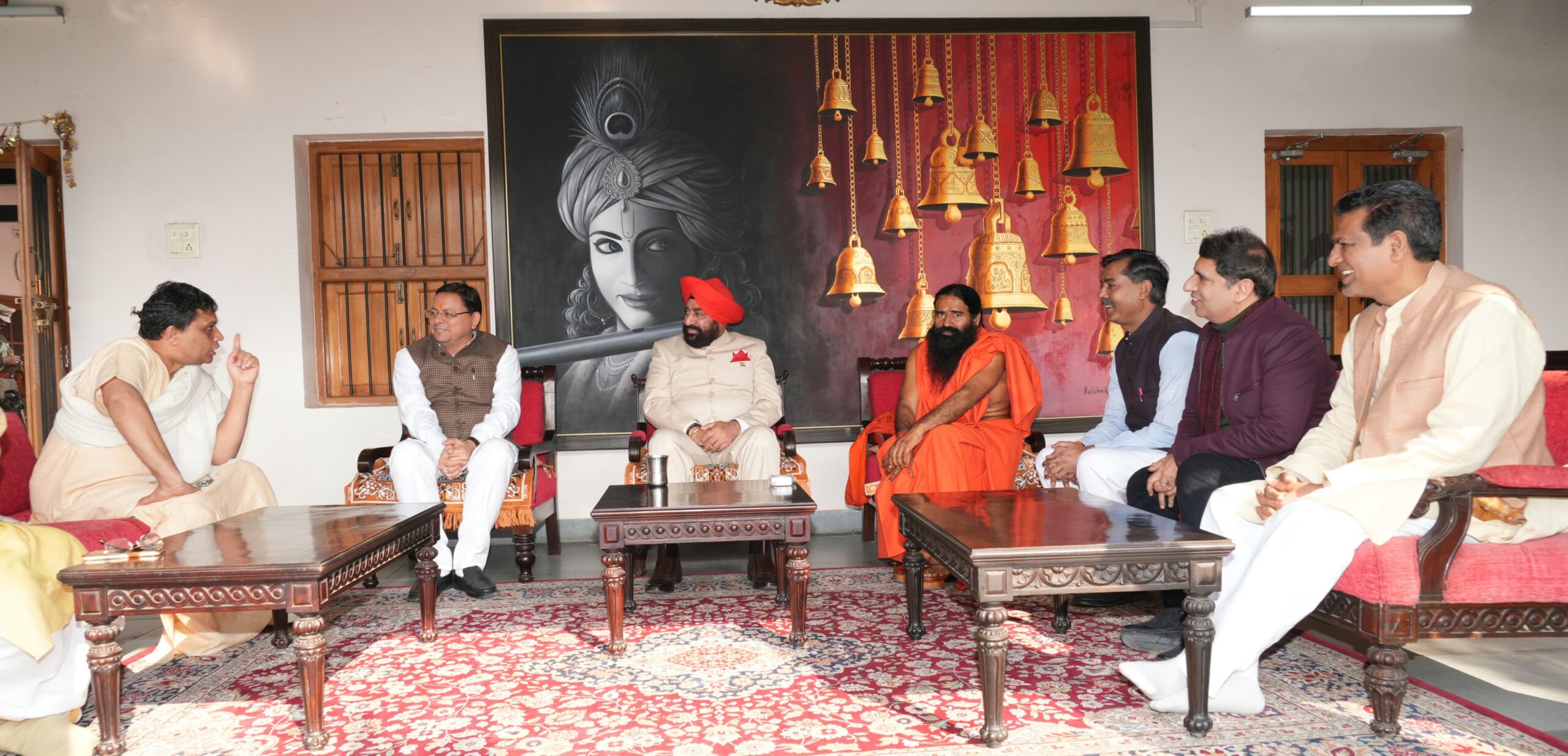 हरिद्वार राज्यपाल लेफ्टिनेंट जनरल गुरमीत सिंह (से नि) और मुख्यमंत्री पुष्कर सिंह धामी बृहस्पतिवार को हरिद्वार भ्रमण के दौरान पतंजलि पहुंचे, जहां उन्होंने विभिन्न सम-सामयिक विषयों पर योग गुरू स्वामी रामदेव, आचार्य बालकृष्ण तथा विभिन्न विद्वत्तजनों से विचार-विमर्श किया। 