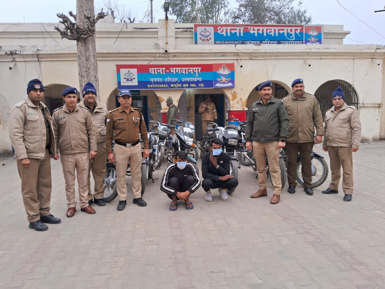 एसएसपी प्रमेन्द्र डोबाल के नेतृत्व में कामयाबी के नए आयाम एसपी ग्रामीण स्वपन किशोर सिंह ने मोटर साइकिल चोर गिरोह का प्रेस वार्ता के दौरान किया खुलासा।