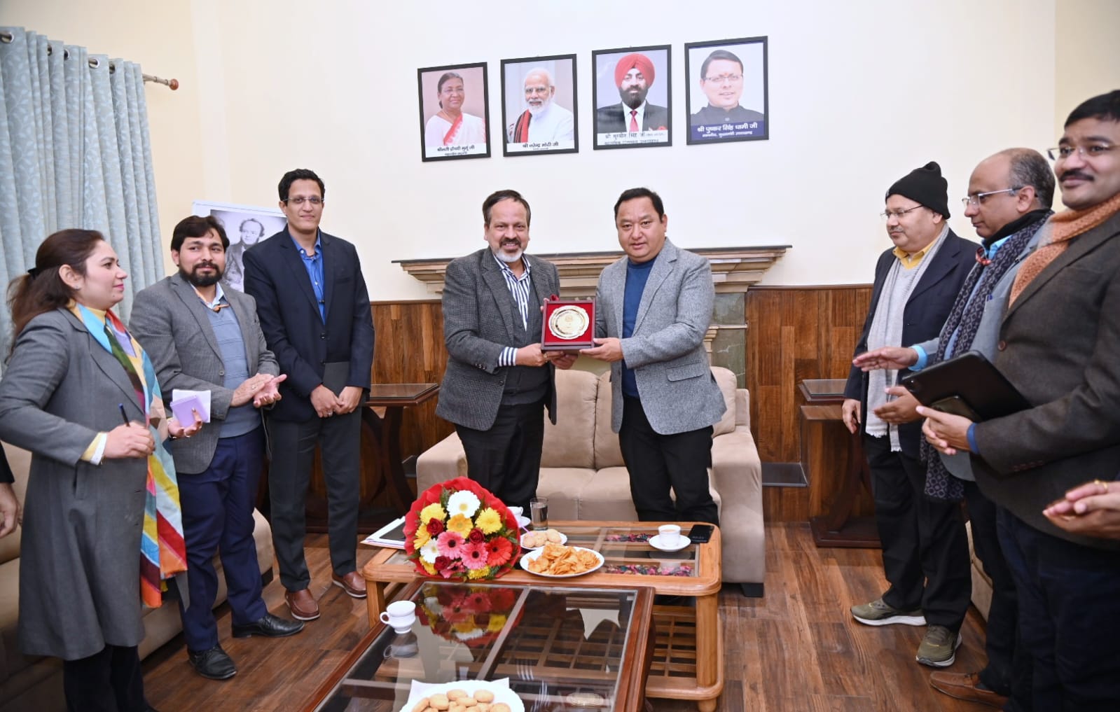 हरिद्वार भारतीय लोक प्रशासन संस्थान नई दिल्ली द्वारा लेट्रल एंट्री के माध्यम से चयनित अधिकारियों ने बृहस्पतिवार को आकांक्षी जनपद की दृष्टि से हरिद्वार का भ्रमण किया। 