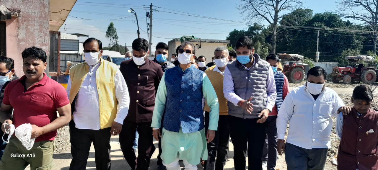 शहरी विकास मंत्री डॉ प्रेमचंद अग्रवाल ने हरिद्वार नगर निगम के ग्राम सराय में स्थापित सॉलिड वेस्ट प्रोसेसिंग प्लांट का निरीक्षण किया। 