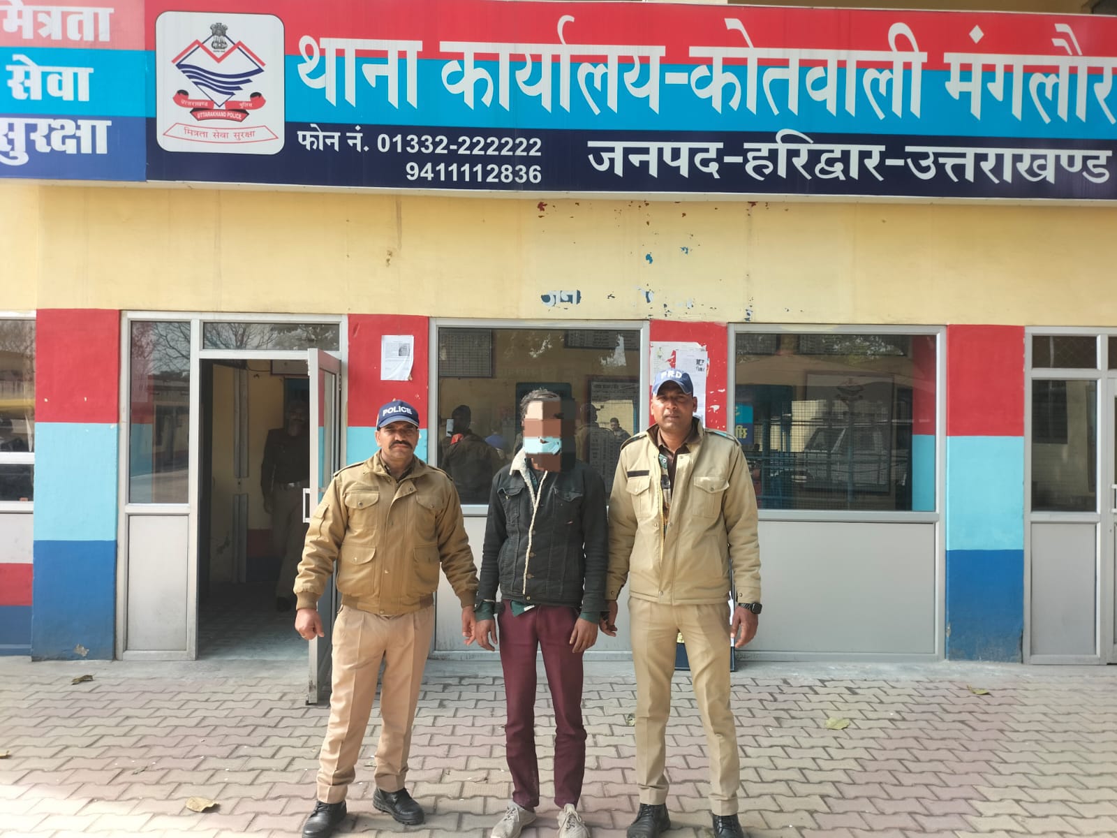 मुर्गी फार्म में चोरी के आरोपी को चोरी के सामान के साथ किया गिरफ्तार।