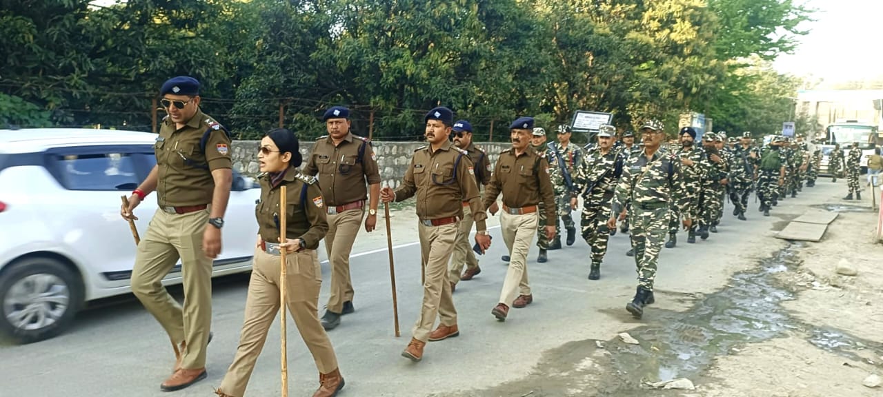 थाना श्यामपूर पुलिस द्वारा आगामी होली पर्व व लोकसभा सामान्य निर्वाचन चुनाव 2024 के दृष्टिगत थाना क्षेत्र में शांति व्यवस्था बनाए रखने हेतु निकाला फ्लैग मार्च