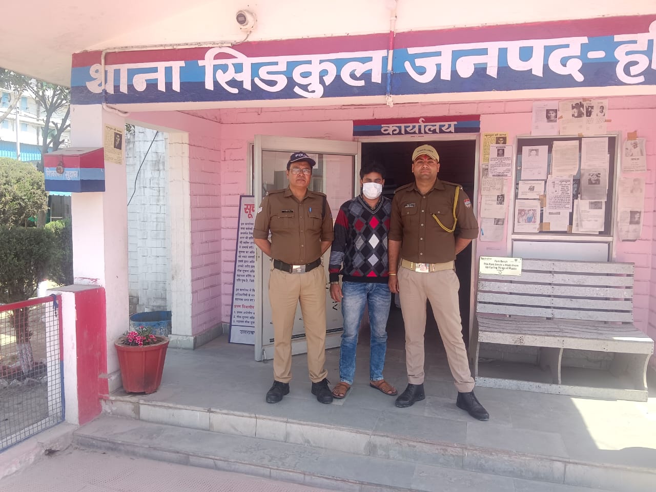 हरिद्वार पुलिस ने ₹25000/ के इनामी आरोपी अभियुक्त को महाराष्ट्र से किया गिरफ़्तार।