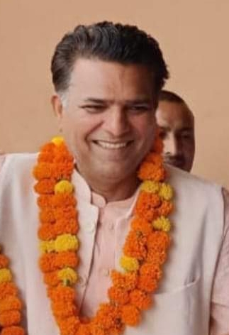 हरिद्वार लोकसभा सीट पर टिकिट लेने को लेकर सम्भावित प्रतियाशियो के नामो की सरगर्मी तेज हो गयी है जनता की पुकार और युवाओं के दिलो की धड़कन संभावित प्रत्याशी संजय गुप्ता के लिए युवाओं ने मंगा हरिद्वार लोक सभा का टिकिट।