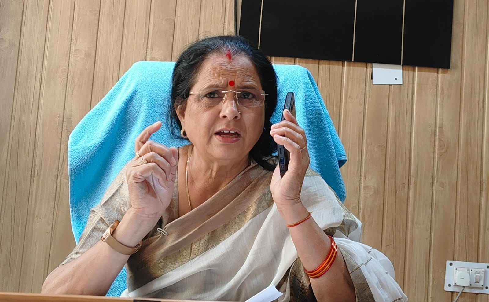 उत्तराखण्ड राज्य महिला आयोग रुड़की में विवाहिता द्वारा सुसाइड के मामले में मृतका के परिजनों ने ससुराल पक्ष पर लगाया हत्या का आरोप, महिला आयोग की अध्यक्ष से लगाई न्याय की गुहार