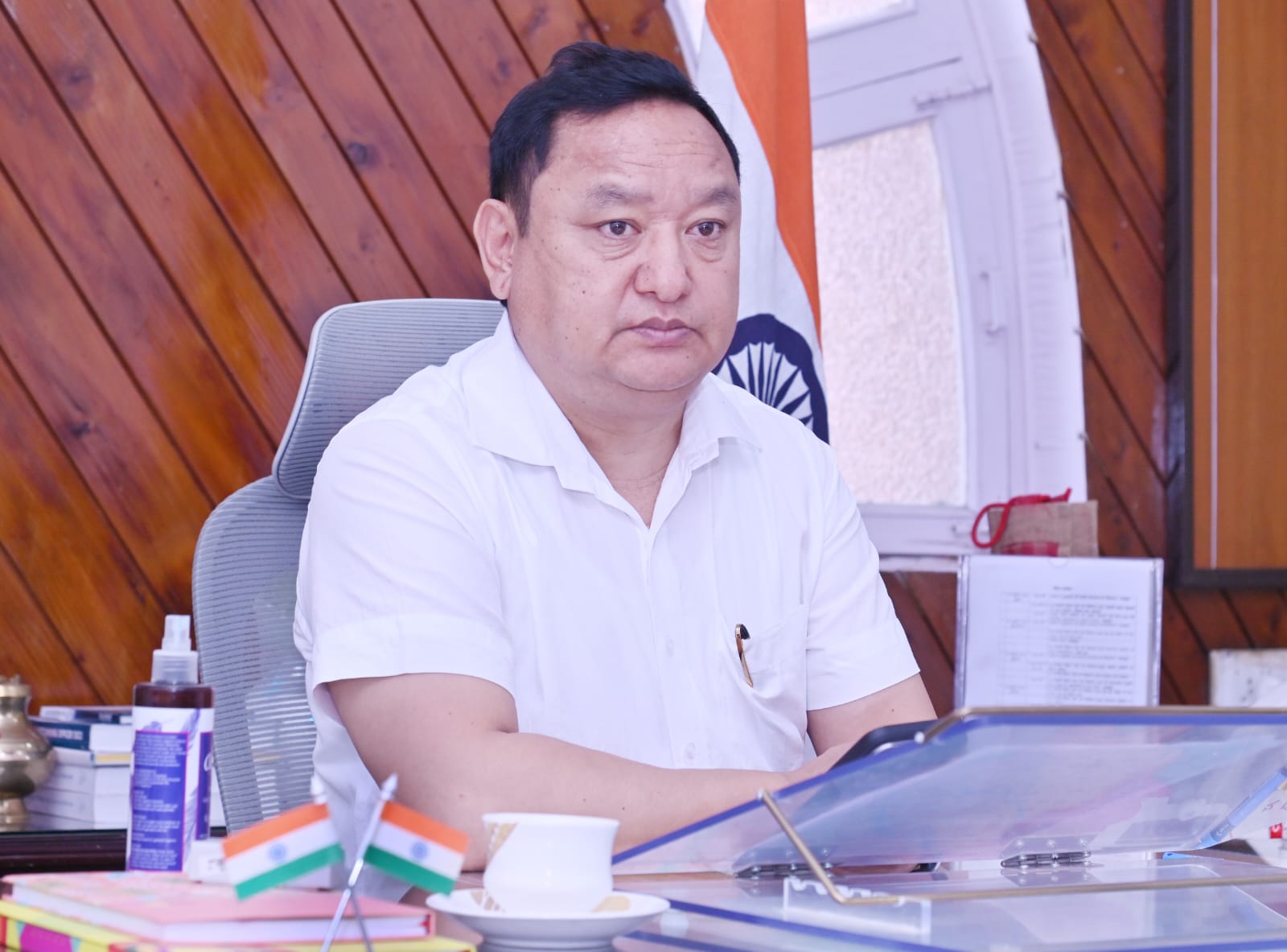 जिला अधिकारी धीराज सिंह गब्र्याल ने मौसम विभाग द्वारा 6 व 7 जुलाई को जनपद में भारी वर्षा का ऑरेंज अलर्ट जारी किया गया है।