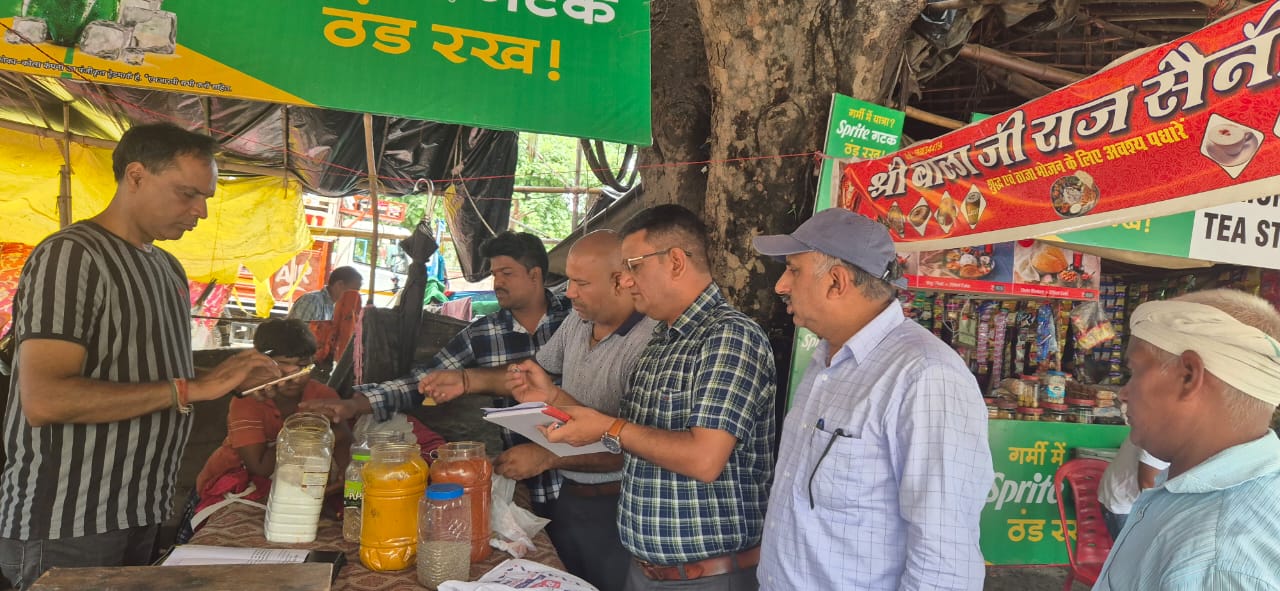 हरिद्वार खाद्य सुरक्षा एवम औषधि विभाग हरिद्वार द्वारा बैरागी कैम्प पार्किंग में अस्थाई स्थाई ढाबों का स्थलिय निरीक्षण किया।