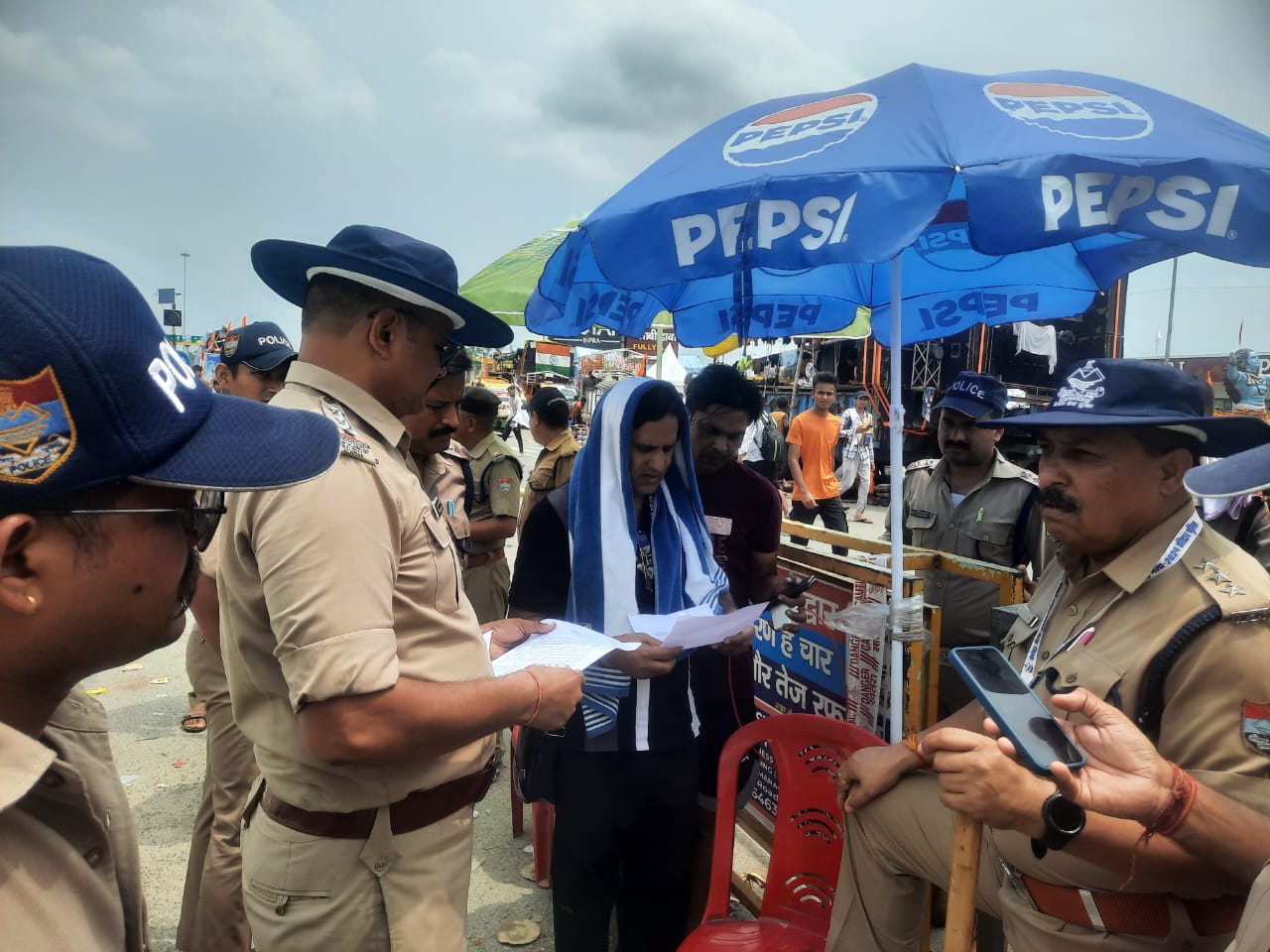 बिना अनुमति डी0जे0 का संचालन कसाना डी0जे0 संचालक को पड़ा महंगा  हरिद्वार पुलिस ने संचालक को जारी किया नोटिस, 12 घंटे के भीतर देना होगा जवाब