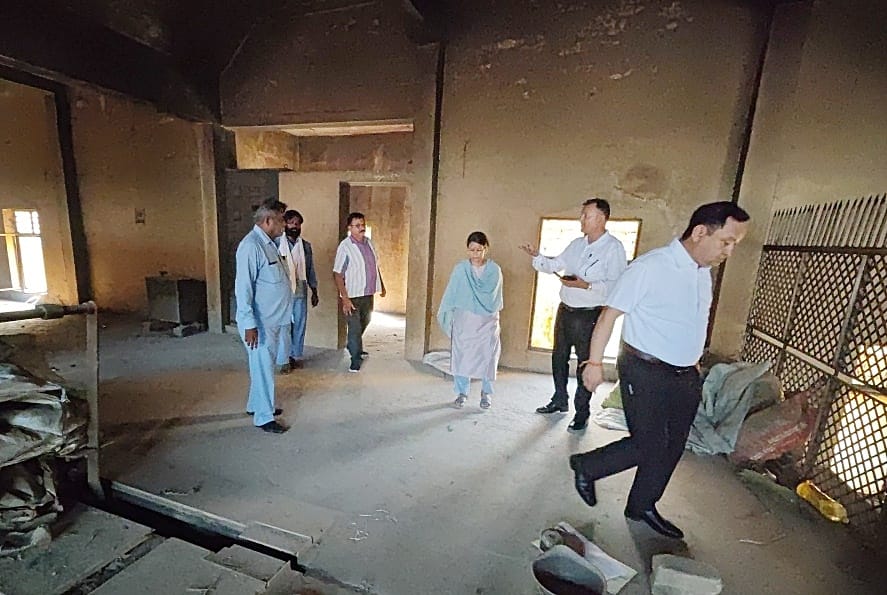 जिलाधिकारी धीराज सिंह गर्ब्याल ने गुरूवार की देर सांय खड़़खड़ी श्मशान घाट का स्थलीय निरीक्षण किया। 