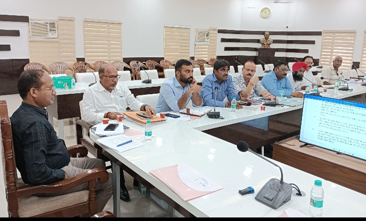 अपर जिलाधिकारी पीएल शाह की अध्यक्षता में जिला टास्क फॉर्स कमेटी की बैठक जिला कार्यालय सभागार में सम्पन्न हुई। 